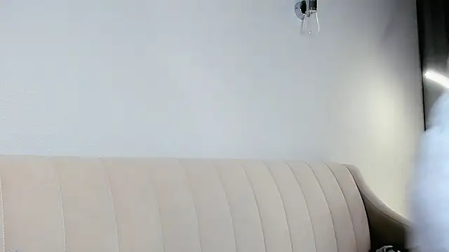 Snapshot of LilianSwall chatting on October 2025 12:52:02 PM LilianSwall online show from October 2025 12:52:02 PM