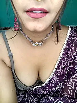 Snapshot of Diamond_queeen chatting on December 2024 09:40:02 PM Diamond queeen online show from December 2024 09:40:02 PM