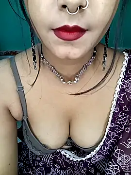 Snapshot of Diamond_queeen chatting on December 2024 09:36:02 PM Diamond queeen online show from December 2024 09:36:02 PM