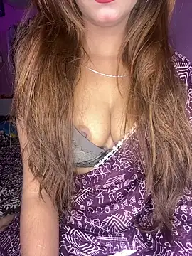 Snapshot of Diamond_queeen chatting on December 2025 09:33:02 PM Diamond queeen online show from December 2025 09:33:02 PM