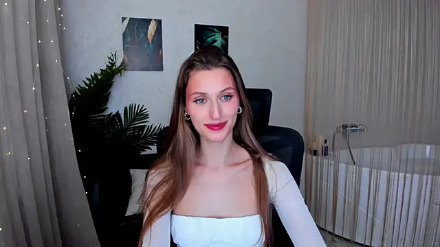 Snapshot of NaturalBeaty chatting on September 2025 03:33:02 AM NaturalBeaty online show from September 2025 03:33:02 AM