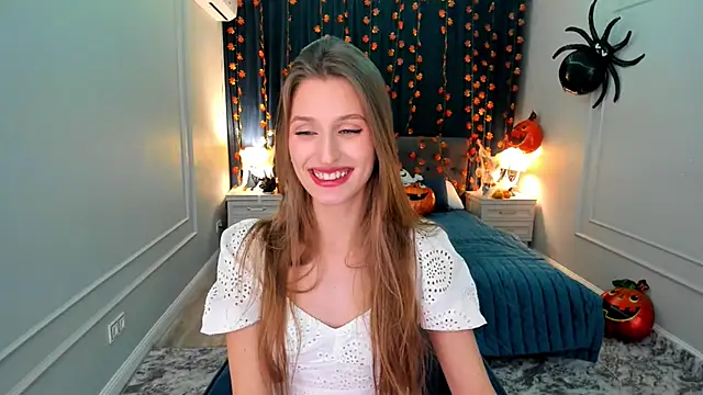 Snapshot of NaturalBeaty chatting on October 2025 07:57:02 PM NaturalBeaty online show from October 2025 07:57:02 PM