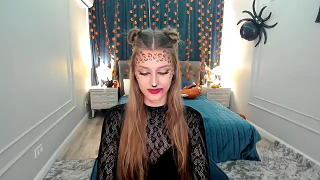 Snapshot of NaturalBeaty chatting on October 2025 11:43:01 AM NaturalBeaty online show from October 2025 11:43:01 AM