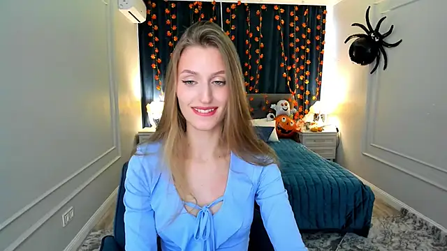 Snapshot of NaturalBeaty chatting on October 2025 11:55:01 AM NaturalBeaty online show from October 2025 11:55:01 AM
