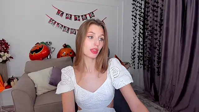 Snapshot of NaturalBeaty chatting on October 2025 04:13:01 AM NaturalBeaty online show from October 2025 04:13:01 AM