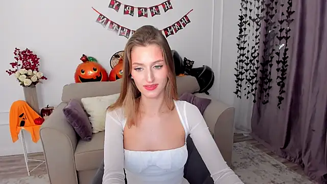 Snapshot of NaturalBeaty chatting on October 2025 03:51:01 AM NaturalBeaty online show from October 2025 03:51:01 AM