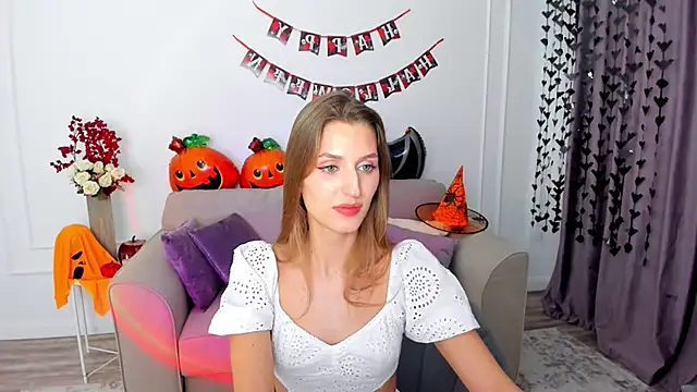 Snapshot of NaturalBeaty chatting on October 2025 12:12:02 PM NaturalBeaty online show from October 2025 12:12:02 PM
