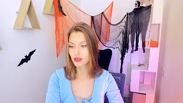 Snapshot of NaturalBeaty chatting on October 2025 03:32:02 AM NaturalBeaty online show from October 2025 03:32:02 AM