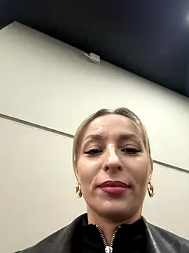 Snapshot of Diamond_Bunny_ chatting on November 2025 03:34:02 PM Diamond Bunny online show from November 2025 03:34:02 PM