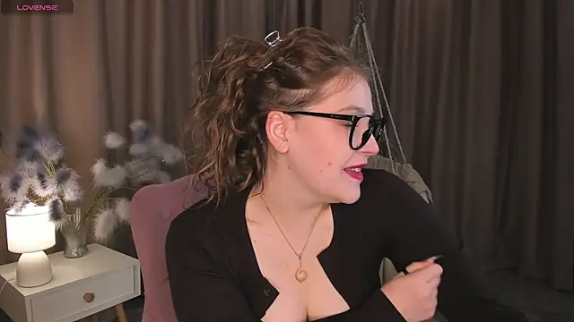 Snapshot of Colleen_Blake chatting on October 2025 05:03:02 PM Colleen Blake online show from October 2025 05:03:02 PM