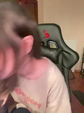 Snapshot of lalallalalaa- chatting on February 2025 02:00:01 AM lalallalalaa- online show from February 2025 02:00:01 AM