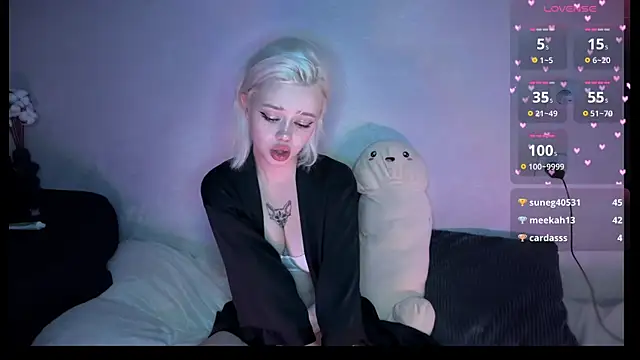 Snapshot of SusieEvans chatting on September 2025 09:25:02 PM SusieEvans online show from September 2025 09:25:02 PM