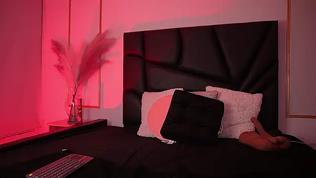 Tiffany sander online show from December 2025 03:00:02 AM