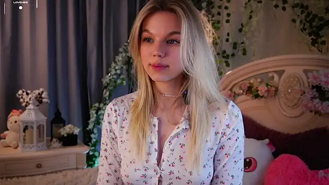 Snapshot of EdlinAlliston chatting on November 2025 01:56:02 PM EdlinAlliston online show from November 2025 01:56:02 PM