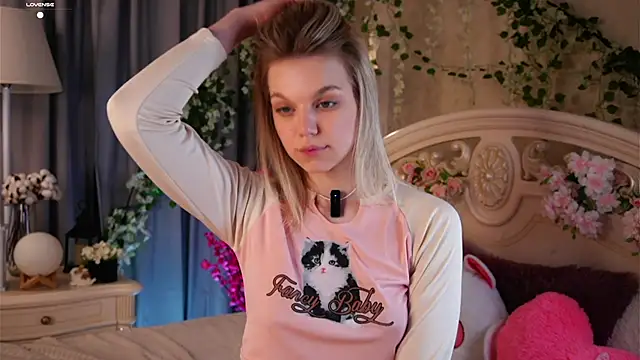 Snapshot of EdlinAlliston chatting on November 2025 03:55:01 PM EdlinAlliston online show from November 2025 03:55:01 PM