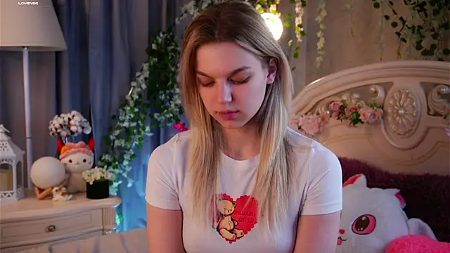 Snapshot of EdlinAlliston chatting on November 2025 01:39:01 PM EdlinAlliston online show from November 2025 01:39:01 PM