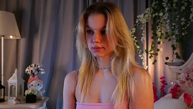 Snapshot of EdlinAlliston chatting on December 2025 02:32:02 PM EdlinAlliston online show from December 2025 02:32:02 PM