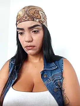 Snapshot of Sara-77 chatting on October 2025 06:14:02 PM Sara-77 online show from October 2025 06:14:02 PM