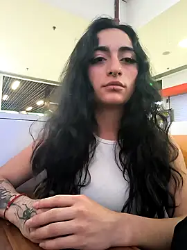 Lila Desiree online show from November 2025 10:32:02 PM