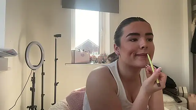 Snapshot of maisiesmithx chatting on March 2026 01:05:01 PM maisiesmithx online show from March 2026 01:05:01 PM