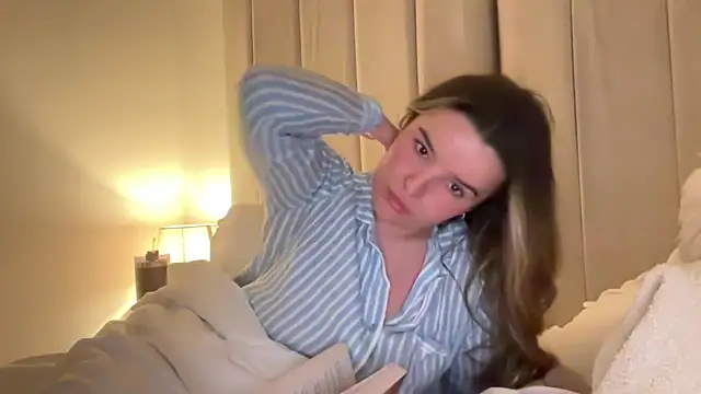 Snapshot of maisiesmithx chatting on April 2026 06:19:01 AM maisiesmithx online show from April 2026 06:19:01 AM