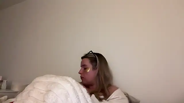 Snapshot of maisiesmithx chatting on April 2026 09:39:33 PM maisiesmithx online show from April 2026 09:39:33 PM