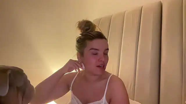 Snapshot of maisiesmithx chatting on April 2026 11:18:01 PM maisiesmithx online show from April 2026 11:18:01 PM