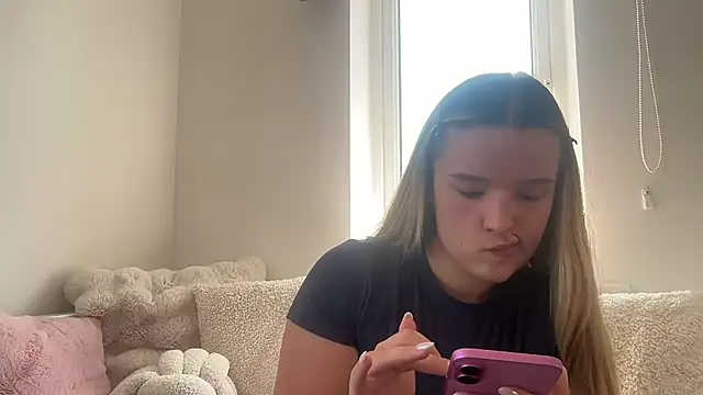 maisiesmithx online show from July 2026 12:40:01 PM