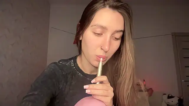 Snapshot of kikkymoore chatting on October 2025 06:18:01 PM kikkymoore online show from October 2025 06:18:01 PM