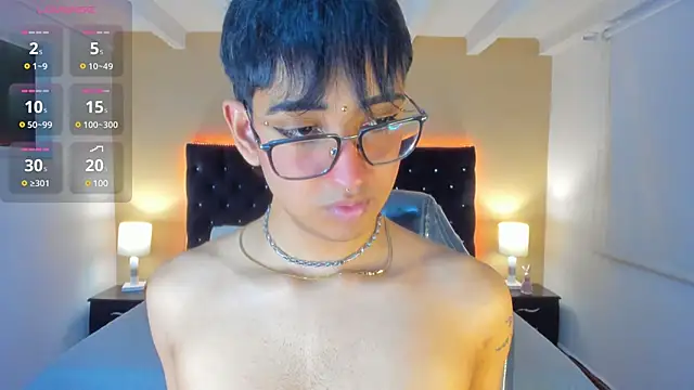 Snapshot of Dark_hairy_ chatting on February 2025 03:34:02 AM Dark hairy online show from February 2025 03:34:02 AM