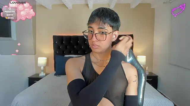 Snapshot of Dark_hairy_ chatting on March 2025 02:01:02 PM Dark hairy online show from March 2025 02:01:02 PM