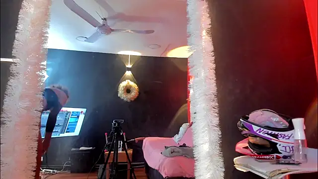 YayaHilton online show from December 2025 05:04:02 AM