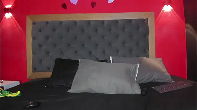 YayaHilton online show from April 2026 04:57:01 AM