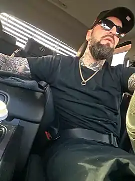 Beardedtattood online show from November 2025 01:55:02 PM