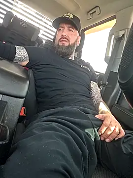 Snapshot of Beardedtattood chatting on March 2026 05:28:02 PM Beardedtattood online show from March 2026 05:28:02 PM