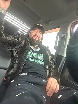 Snapshot of Beardedtattood chatting on March 2026 12:31:01 PM Beardedtattood online show from March 2026 12:31:01 PM