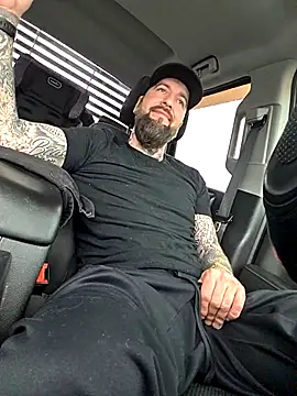 Snapshot of Beardedtattood chatting on March 2026 02:00:02 PM Beardedtattood online show from March 2026 02:00:02 PM