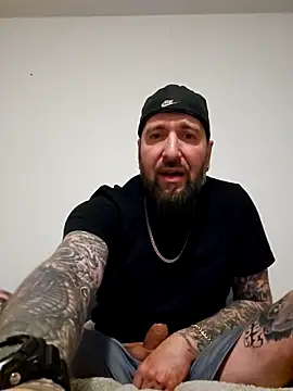 Snapshot of Beardedtattood chatting on March 2026 04:45:02 AM Beardedtattood online show from March 2026 04:45:02 AM