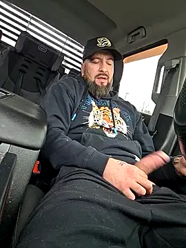 Snapshot of Beardedtattood chatting on April 2026 05:43:02 PM Beardedtattood online show from April 2026 05:43:02 PM