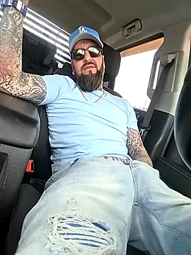 Snapshot of Beardedtattood chatting on April 2026 02:33:01 PM Beardedtattood online show from April 2026 02:33:01 PM