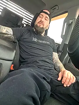 Snapshot of Beardedtattood chatting on April 2026 01:38:02 PM Beardedtattood online show from April 2026 01:38:02 PM