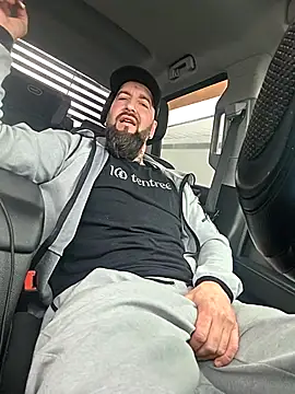 Snapshot of Beardedtattood chatting on April 2026 01:40:01 PM Beardedtattood online show from April 2026 01:40:01 PM