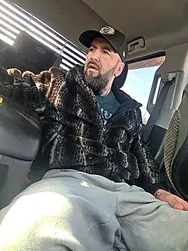 Snapshot of Beardedtattood chatting on April 2026 01:10:02 PM Beardedtattood online show from April 2026 01:10:02 PM