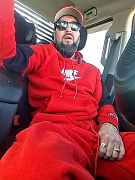 Snapshot of Beardedtattood chatting on April 2026 01:46:01 PM Beardedtattood online show from April 2026 01:46:01 PM