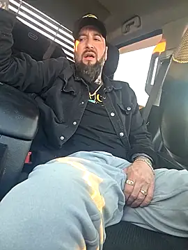 Snapshot of Beardedtattood chatting on April 2026 11:01:02 AM Beardedtattood online show from April 2026 11:01:02 AM