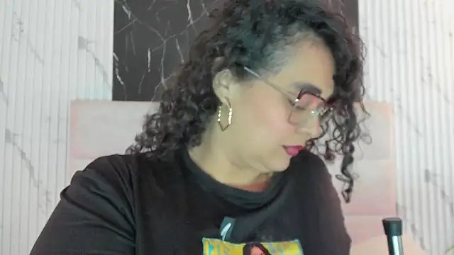 Reginavegaa online show from April 2026 11:43:01 AM