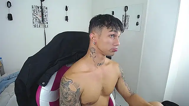 Snapshot of Leonard_Price chatting on March 2026 02:04:02 AM Leonard Price online show from March 2026 02:04:02 AM