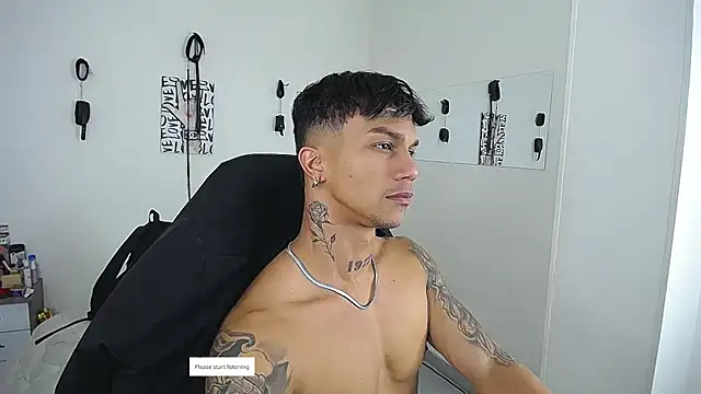 Snapshot of Leonard_Price chatting on March 2026 11:43:01 AM Leonard Price online show from March 2026 11:43:01 AM