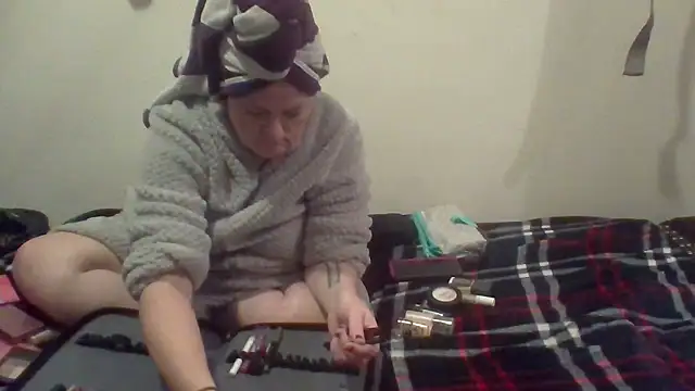 Snapshot of esadmisfit1 chatting on February 2025 09:13:02 AM esadmisfit1 online show from February 2025 09:13:02 AM