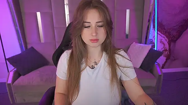 GentleAdellee online show from November 2025 01:22:01 PM